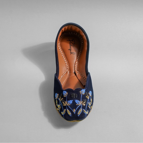 Navy blue velvet, hand-embroidered Pakistani leather women's flats shoes - Picture 6 of 9